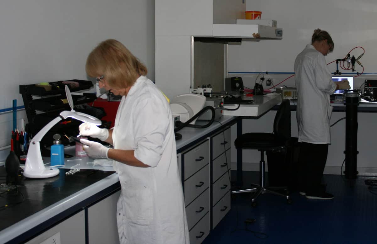 Clean room electro optical assembly space in the UK